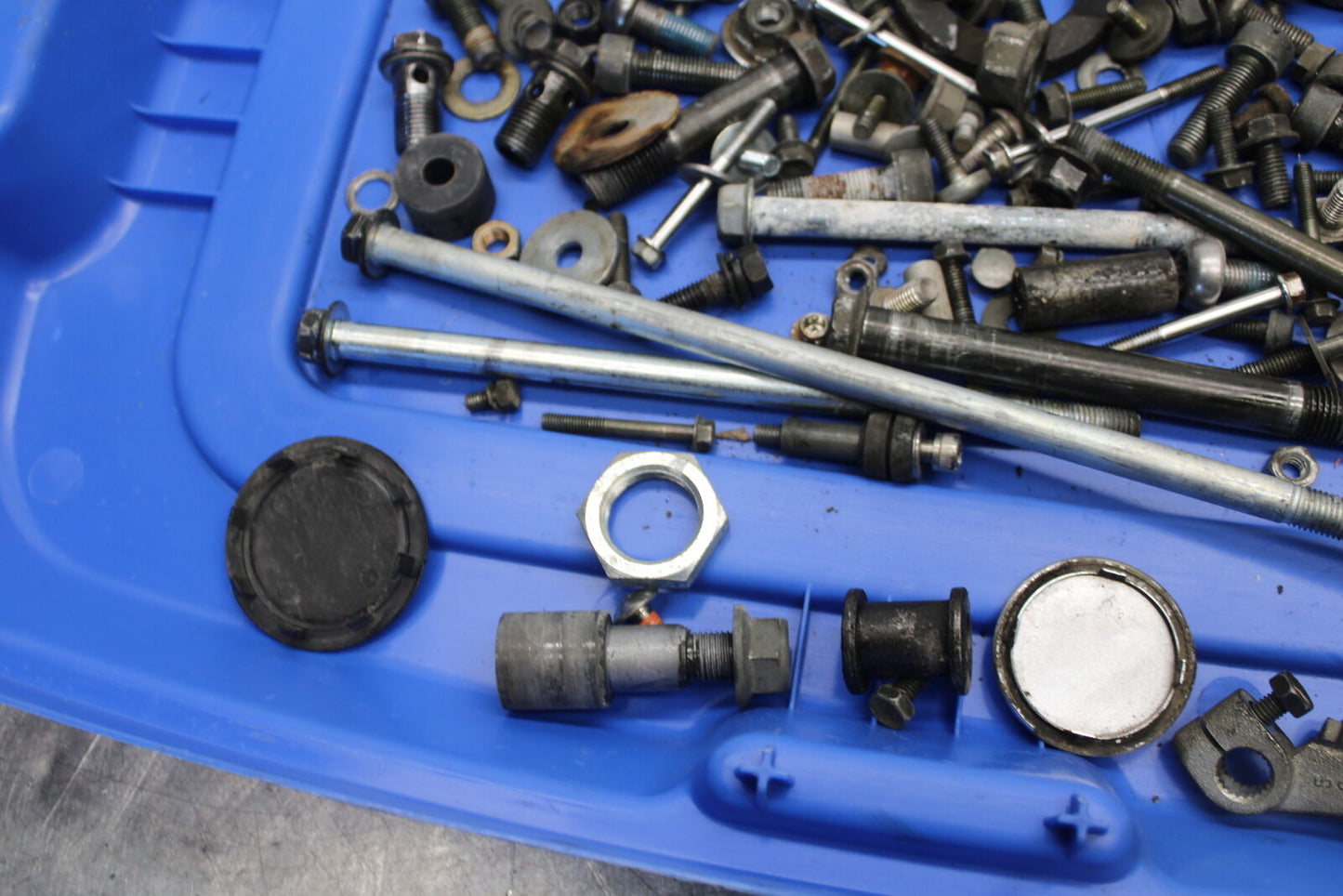 05-09 SUZUKI BOULEVARD C90 MOUNTING BOLTS HARDWARE MOTOR SCREWS BB692