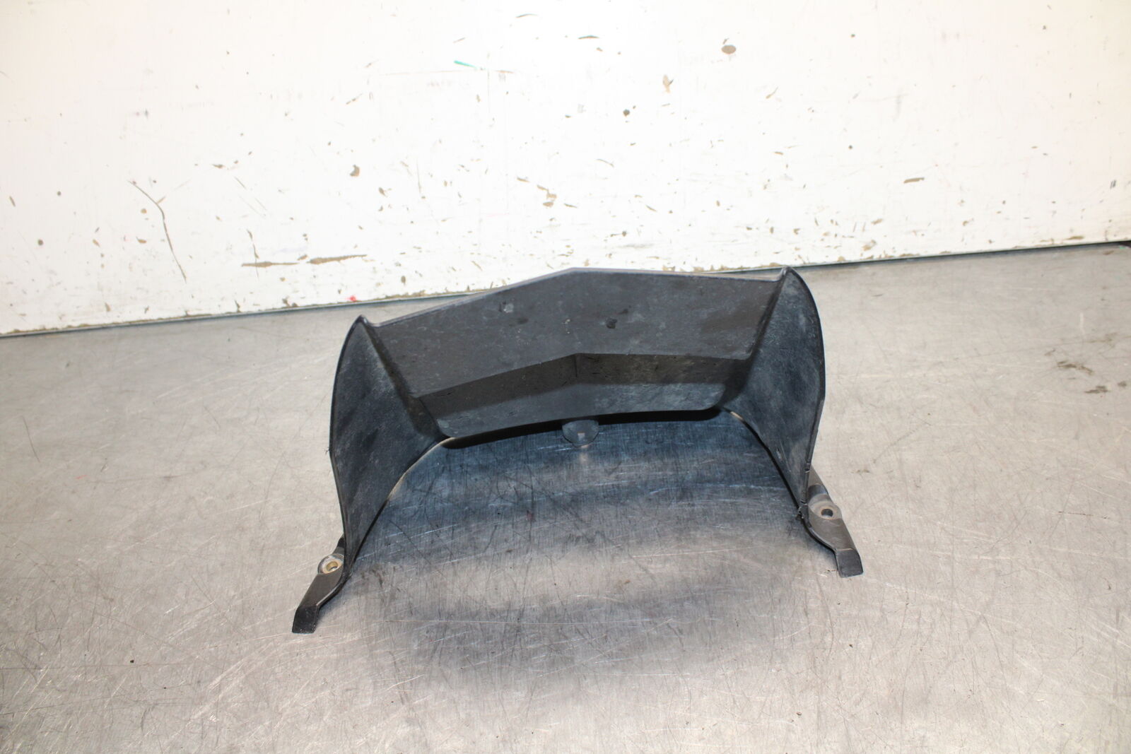06 YAMAHA YZF R6 REAR BACK WHEEL TIRE HUGGER FENDER BB716
