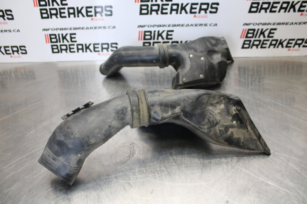 05-06 HONDA CBR600RR RIGHT LEFT AIR INTAKE DUCTS BB159
