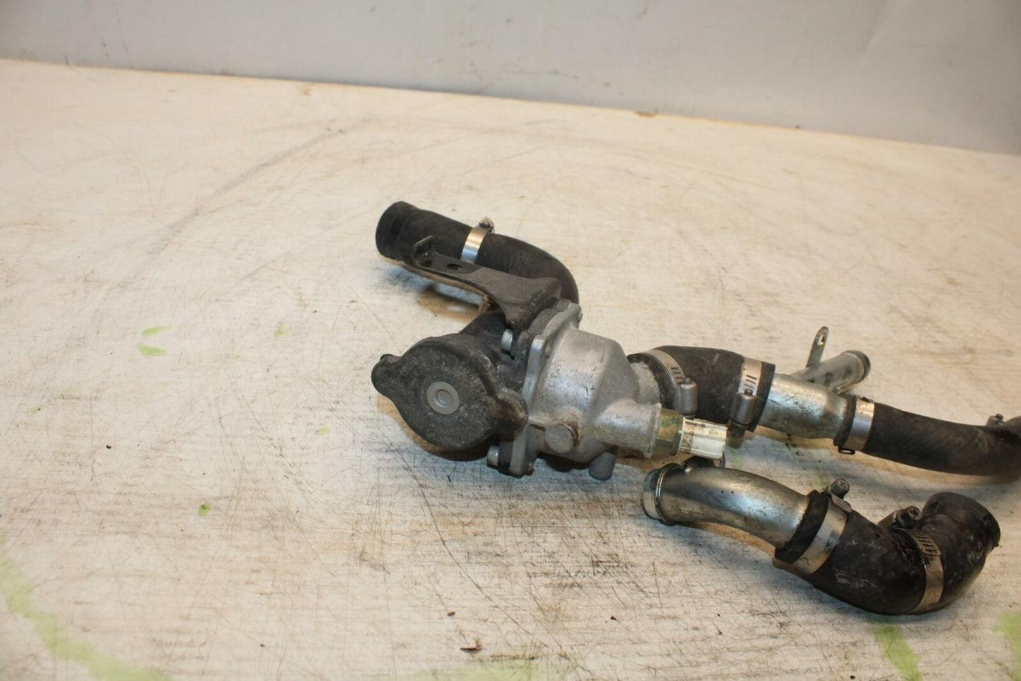 06-21 KAWASAKI VULCAN 900 THERMOSTAT W HOUSING ASSEMBLY BB363