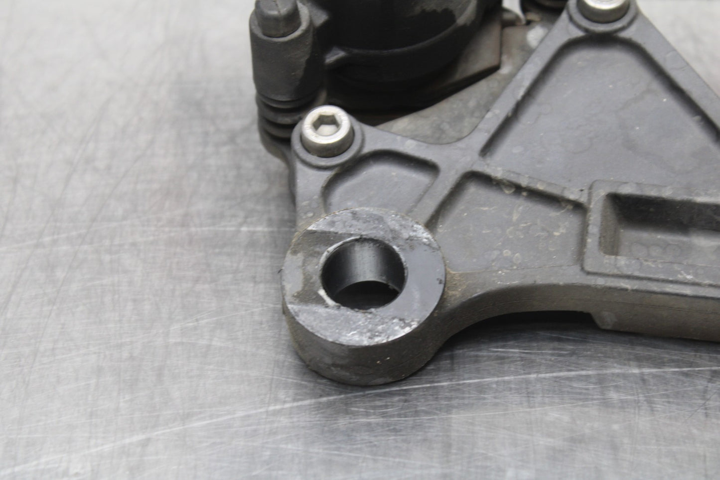 08 KAWASAKI NINJA ZX10R REAR BACK BRAKE CALIPER W MOUNT BRACKET BB201