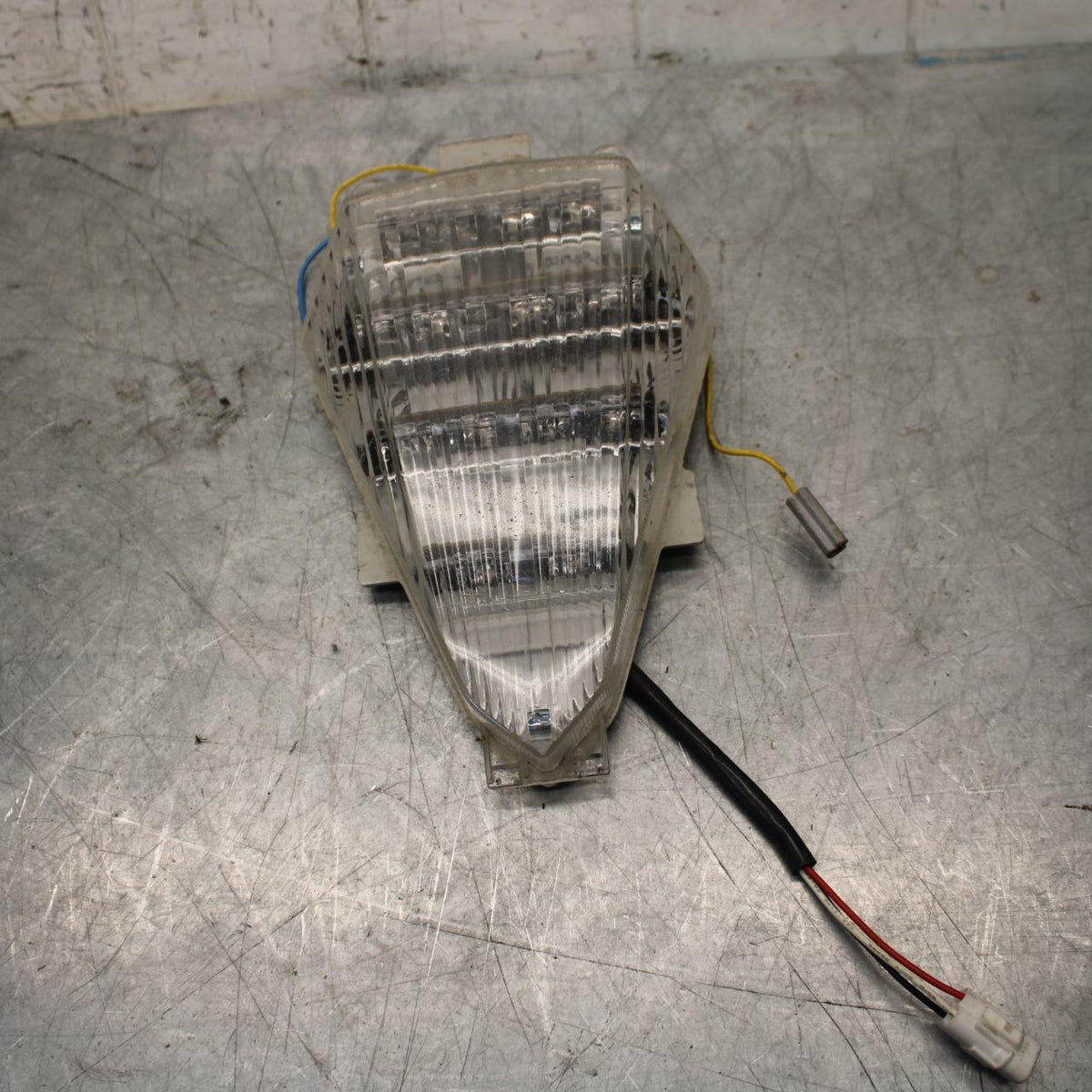 2008 Yamaha YZF R6 AFTERMARKET INTEGRATED TAILLIGHT CLEAR BRAKE LIGHT BB521
