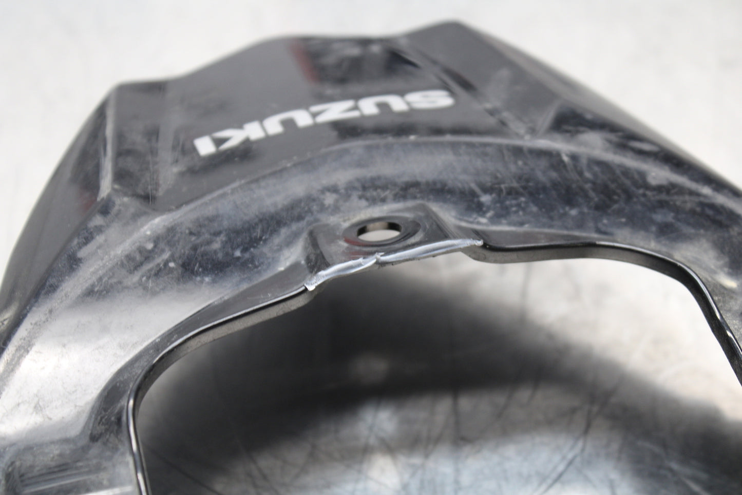11 SUZUKI GSXR1000 CENTER REAR BACK TAIL FAIRING COWL BB142