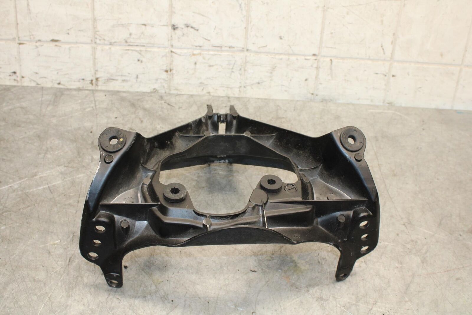 06-07 SUZUKI GSXR600 750 UPPER FAIRING MIRROR GAUGES STAY BRACKET BB543