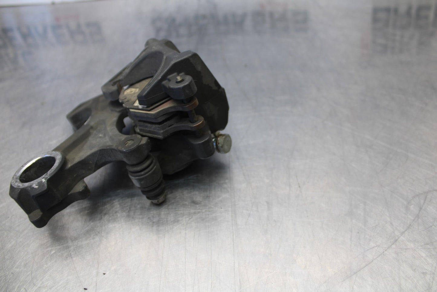 07 SUZUKI GSXR1000 REAR BACK BRAKE CALIPER W MOUNT BRACKET BB770