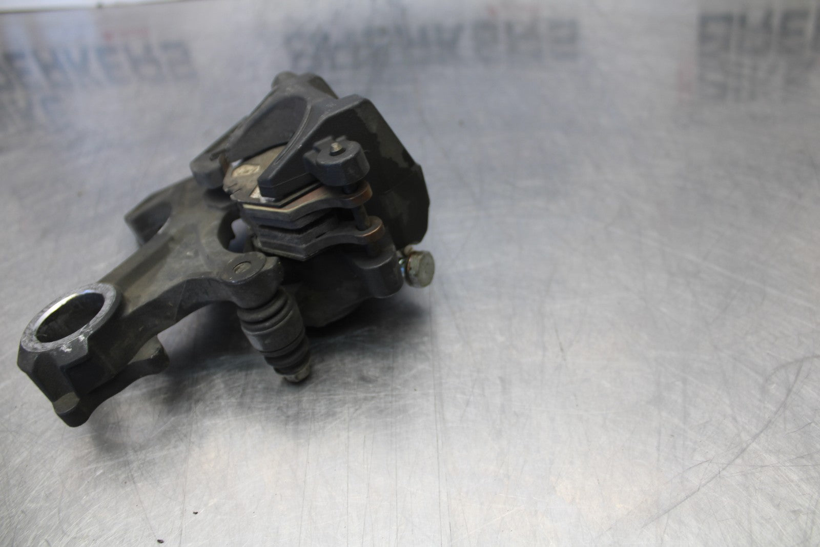 07 SUZUKI GSXR1000 REAR BACK BRAKE CALIPER W MOUNT BRACKET BB770