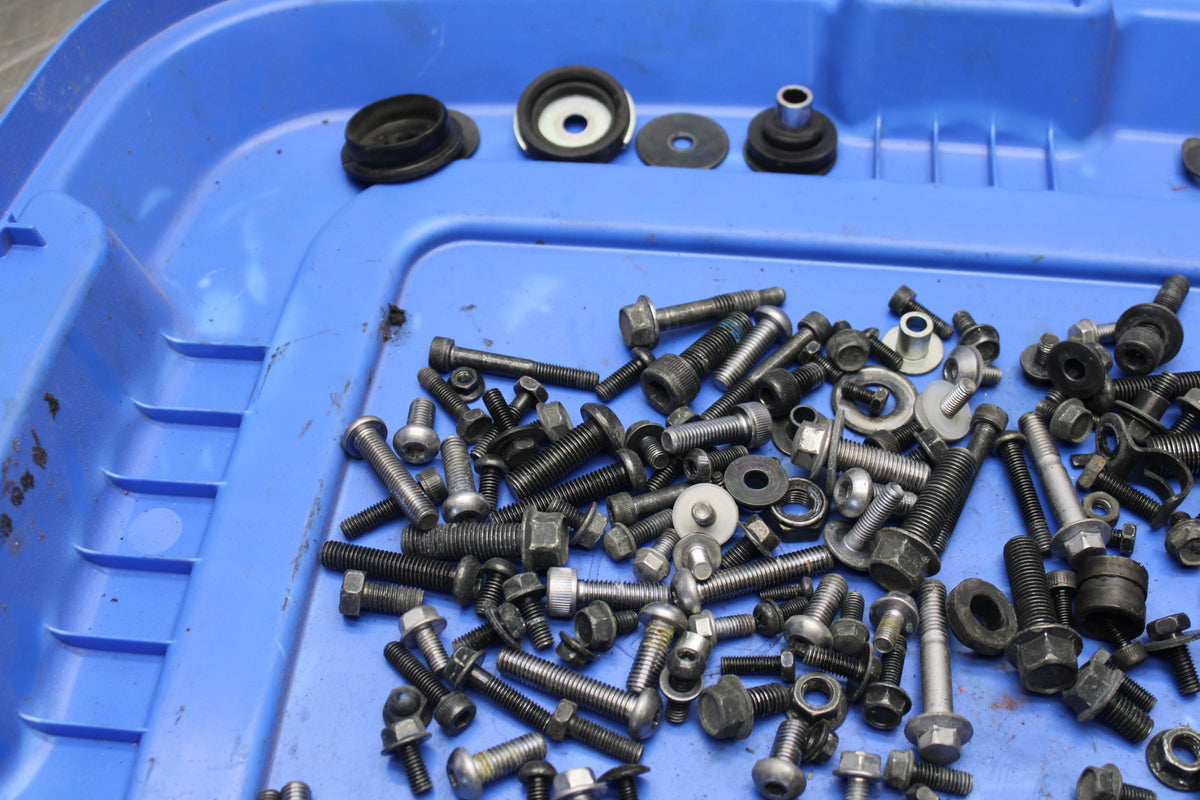 09 YAMAHA ROYAL STAR XVZ1300TF VENTURE MOUNTING BOLTS HARDWARE BB151