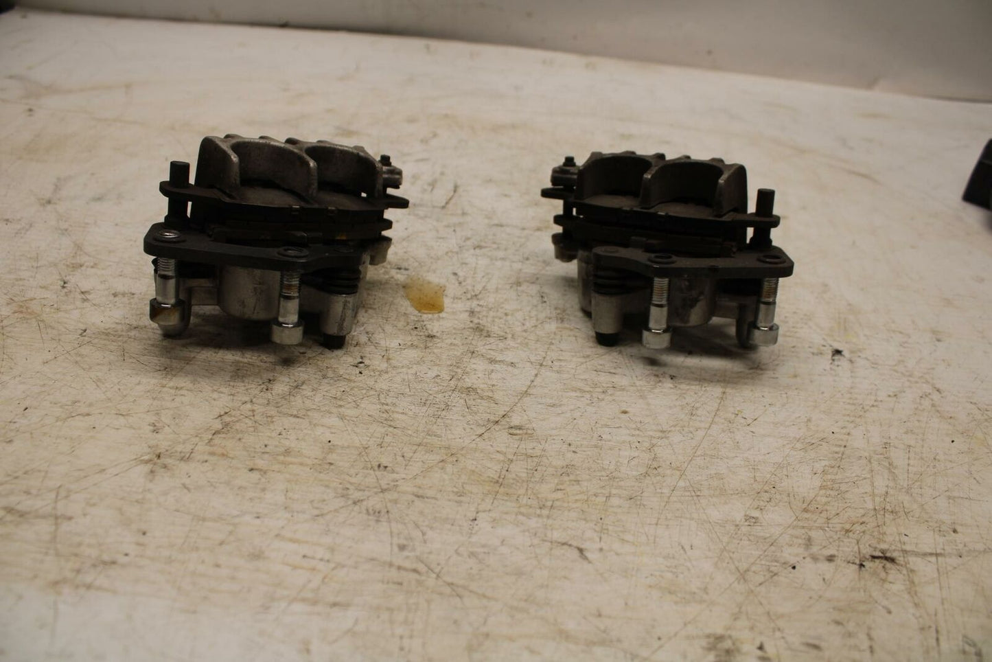 05-09 SUZUKI BOULEVARD C90 RIGHT LEFT FRONT BRAKE CALIPER SET PAIR BB357 