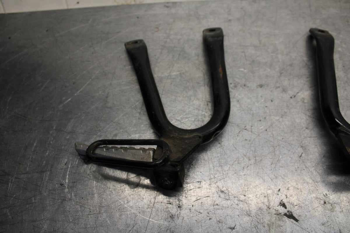 89-90 YAMAHA FZR600 REAR BACK PASSENGER PEG SET PAIR BB76