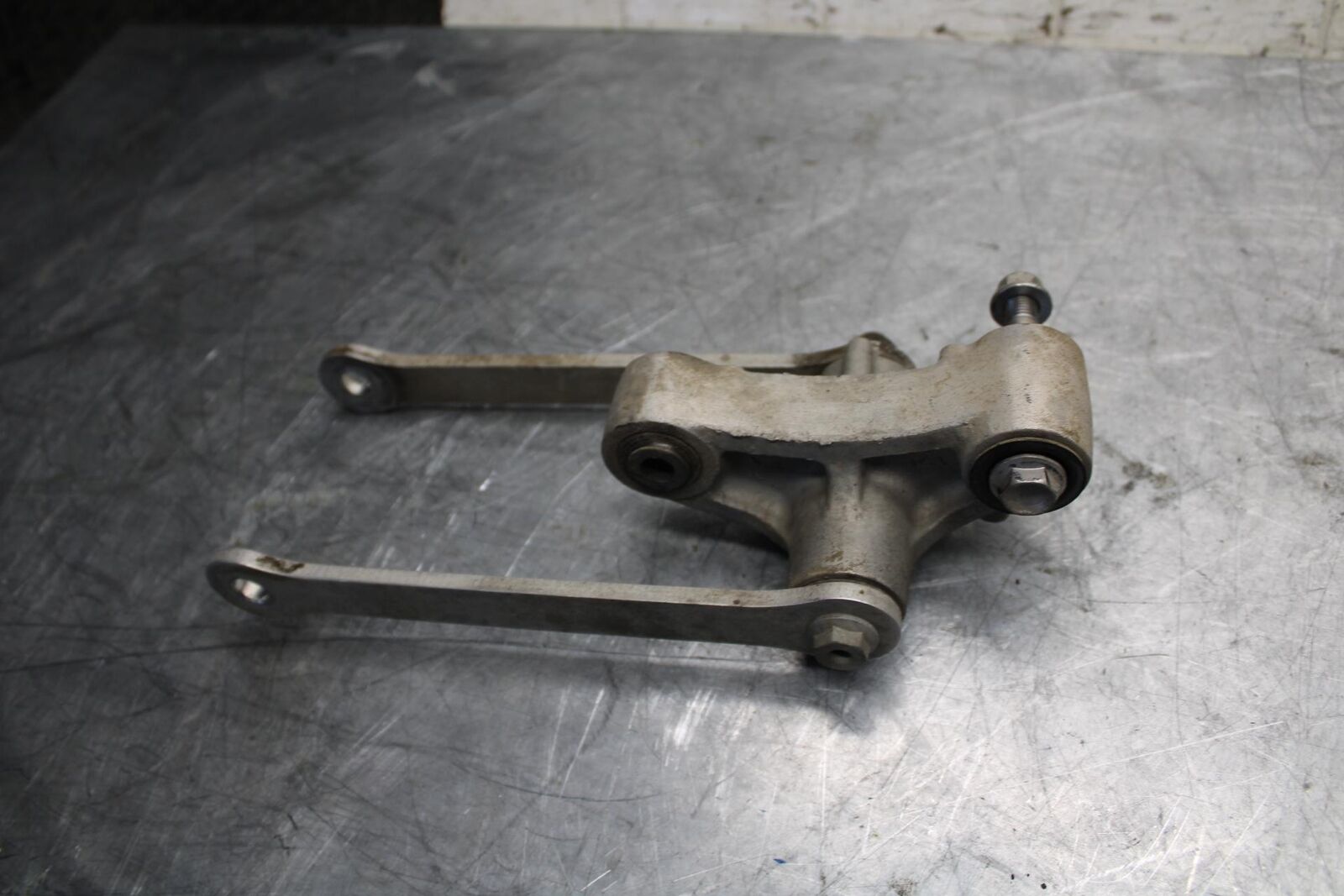 2008 Kawasaki Ninja ZX10R  REAR DOGBONE SHOCK LINKAGE LINK 39007-0006 BB524