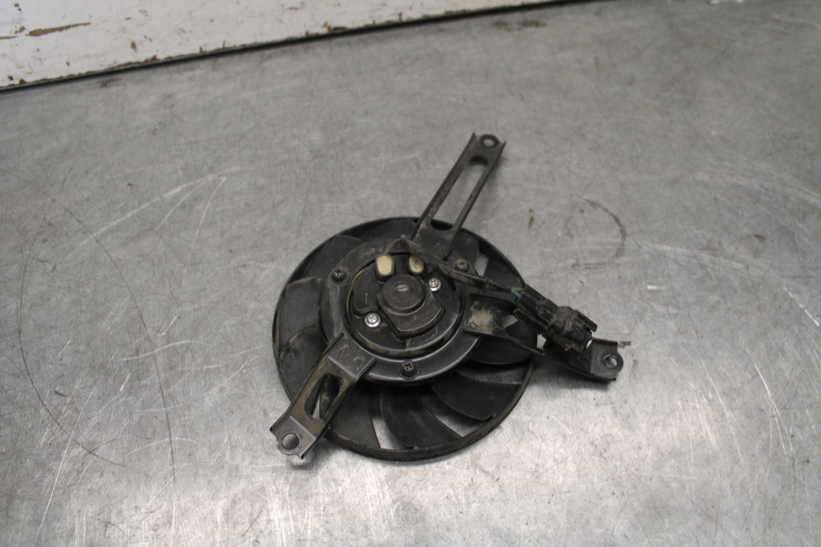 17-21 HONDA CBR1000RR SP LEFT ENGINE RADIATOR COOLING FAN MOTOR BB681