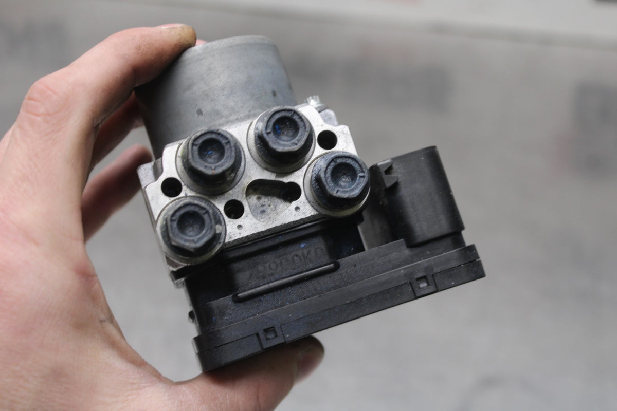 23 KAWASAKI Z900RS ABS PUMP UNIT MODULE BB935
