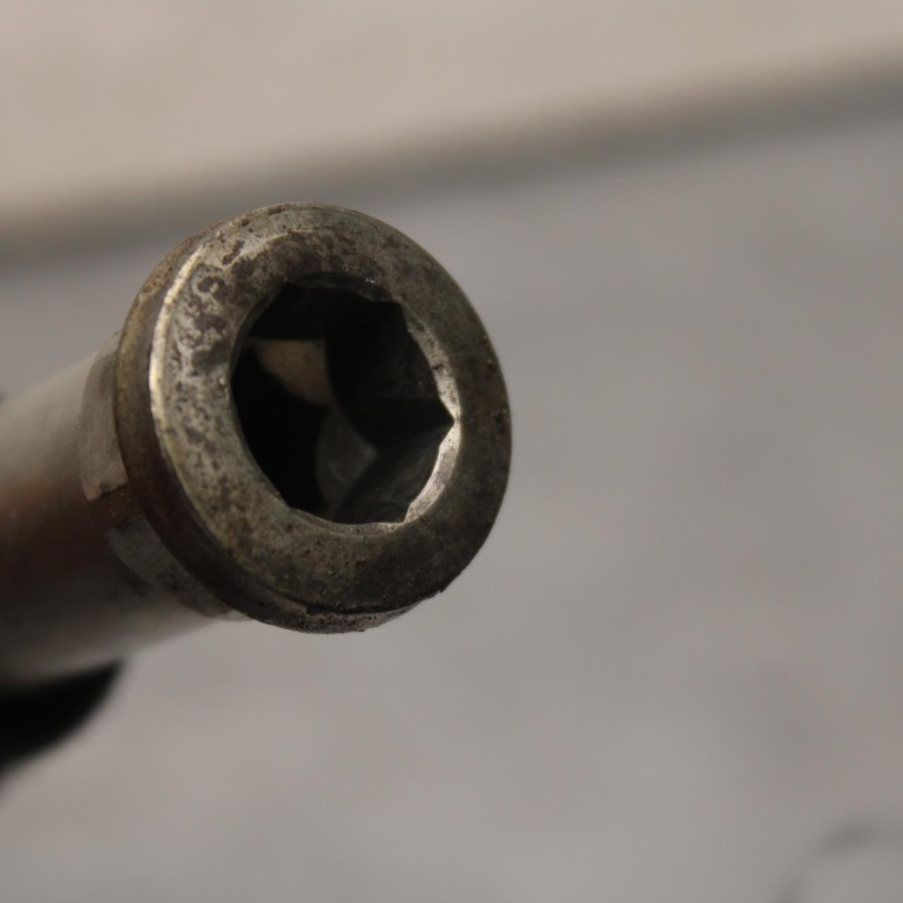 21 KAWASAKI NINJA ZX6R REAR BACK SWINGARM BOLT SUSPENSION PIVOT AXLE BB647