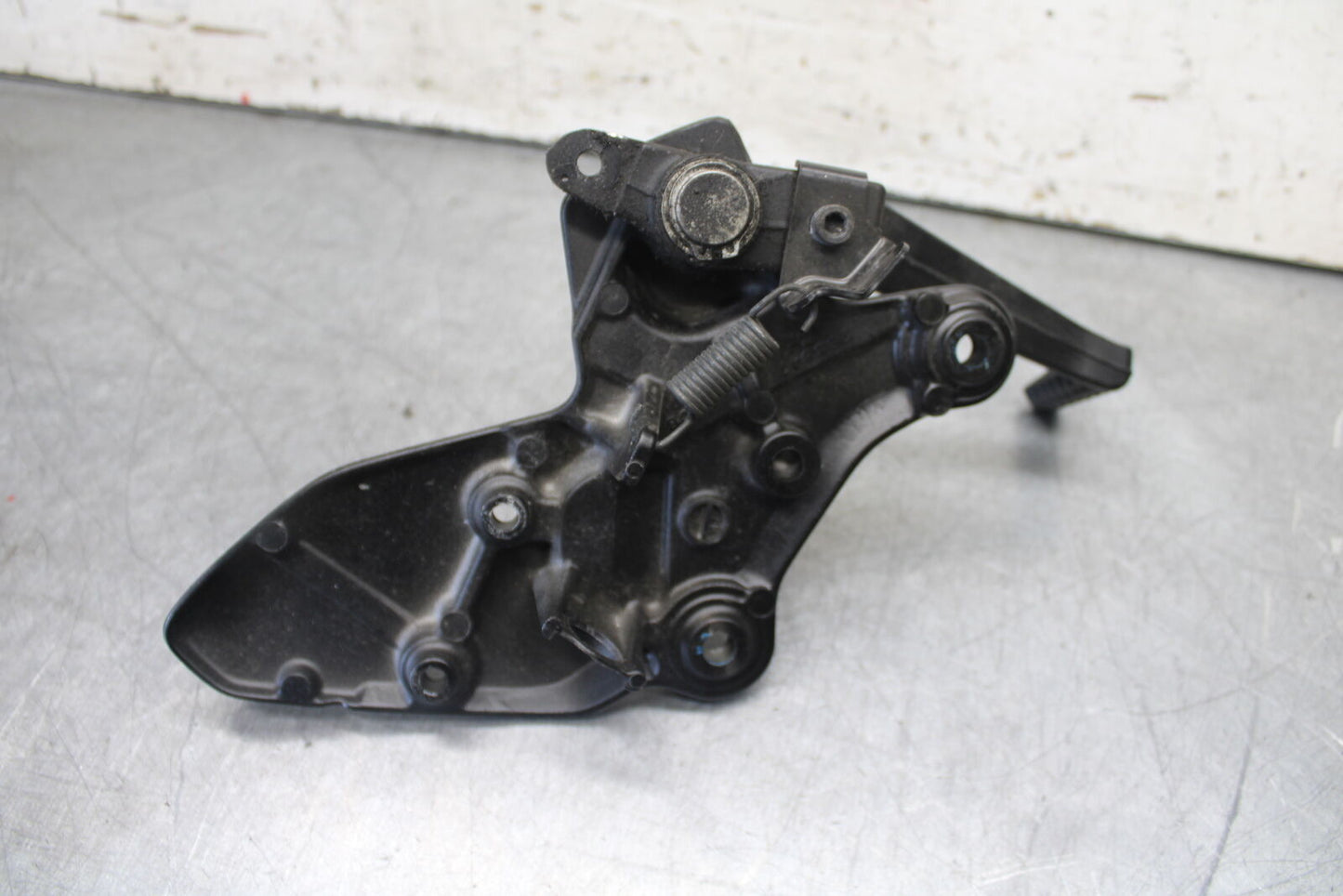 17-24 SUZUKI SV650 RIGHT REARSET REAR SET DRIVER FOOT PEG REST STOP BB706