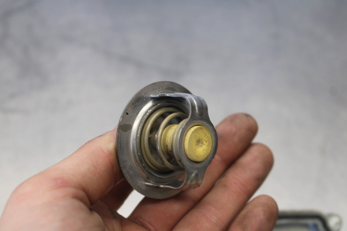 20-22 KAWASAKI NINJA ZX6R THERMOSTAT W HOUSING ASSEMBLY BB884