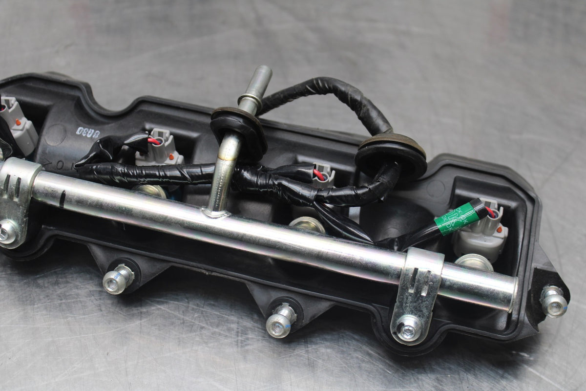 08-16 YAMAHA YZF R6 SECONDARY FUEL INJECTORS TOP AIRBOX GAS RAIL BB798