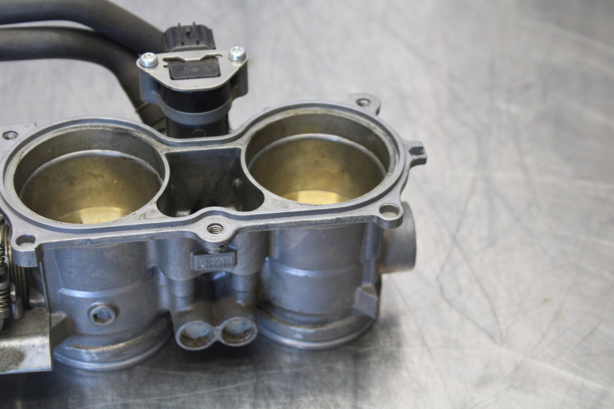 12-16 HONDA CBR1000RR THROTTLE BODIES BB157