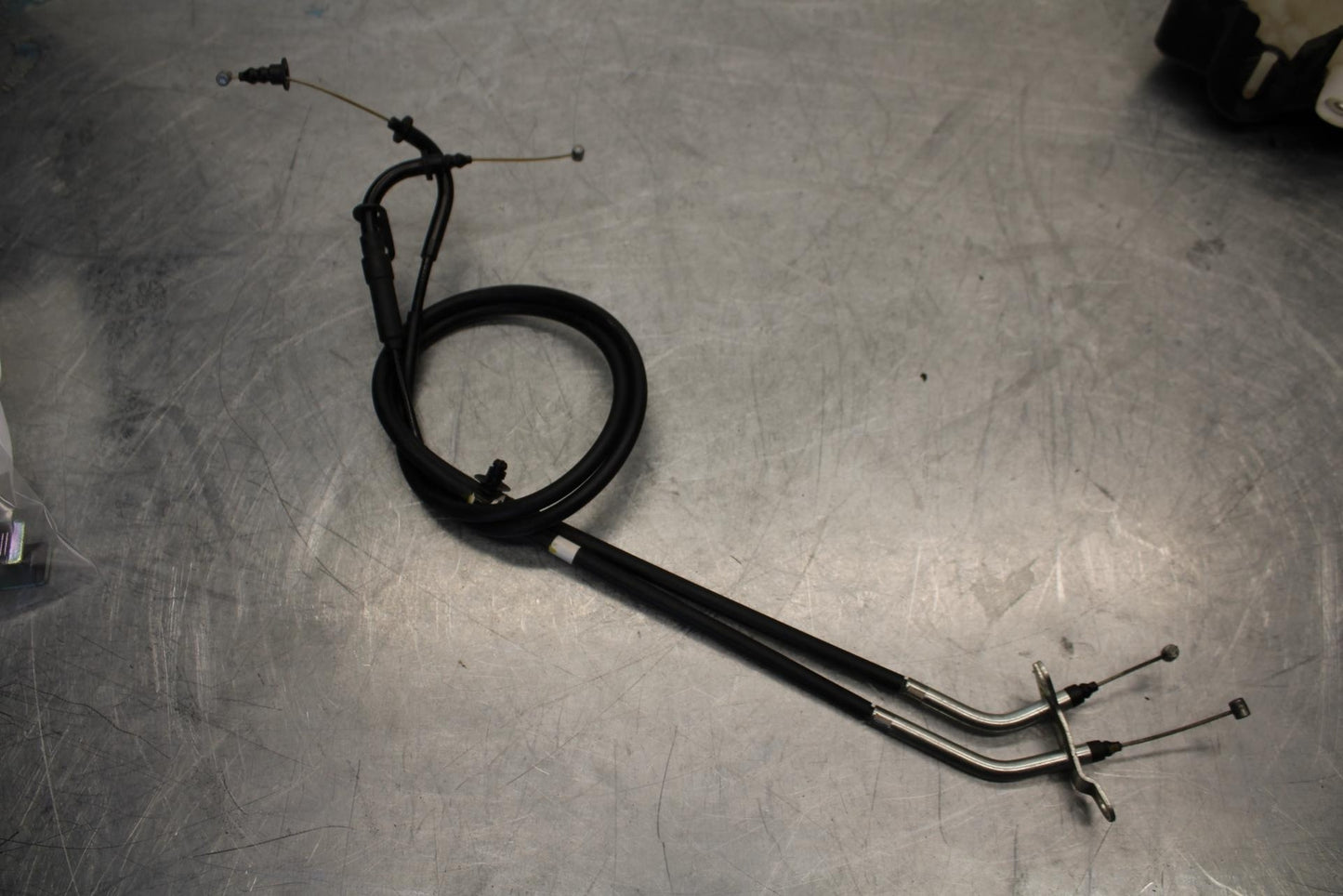17-18 YAMAHA YZF R3 THROTTLE CABLES LINES  BB438