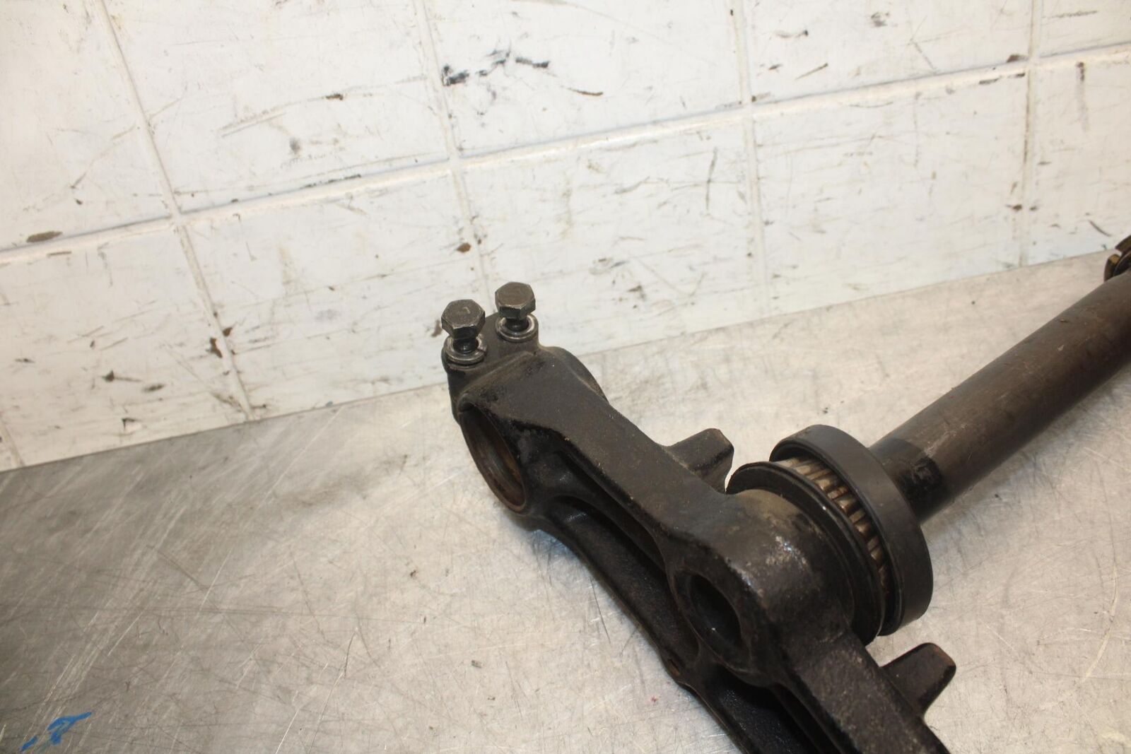 1981 Suzuki GS850G FRONT FORKS CLAMP LOWER TRIPLE TREE STEM BB37