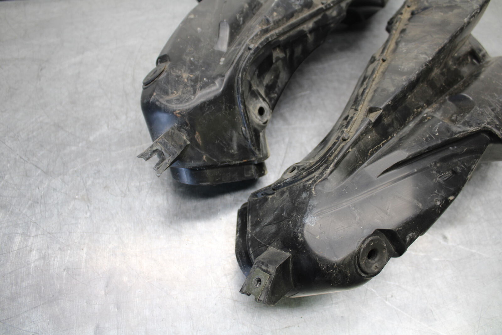 06-07 SUZUKI GSXR 600 RIGHT LEFT AIR INTAKE DUCTS BB243
