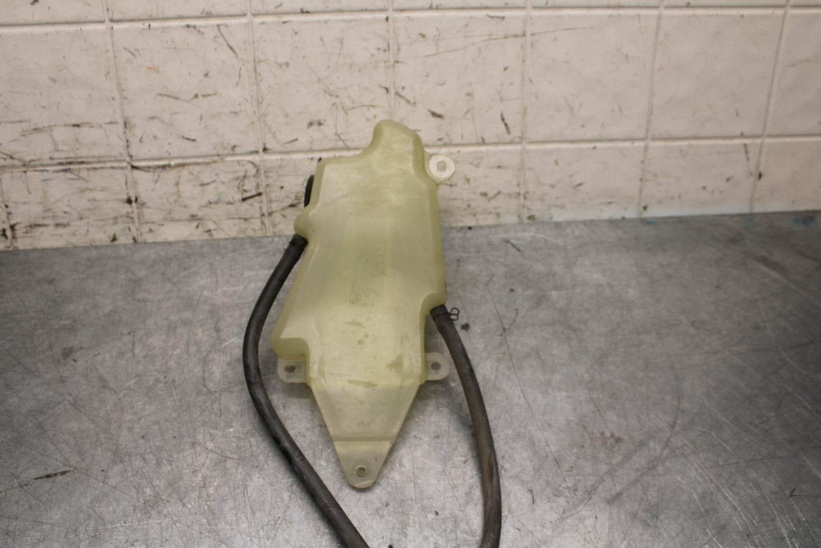 2005 Kawasaki Vulcan 1600 VN1600D Nomad COOLANT WATER TANK RESERVOIR BOTTLE BB55