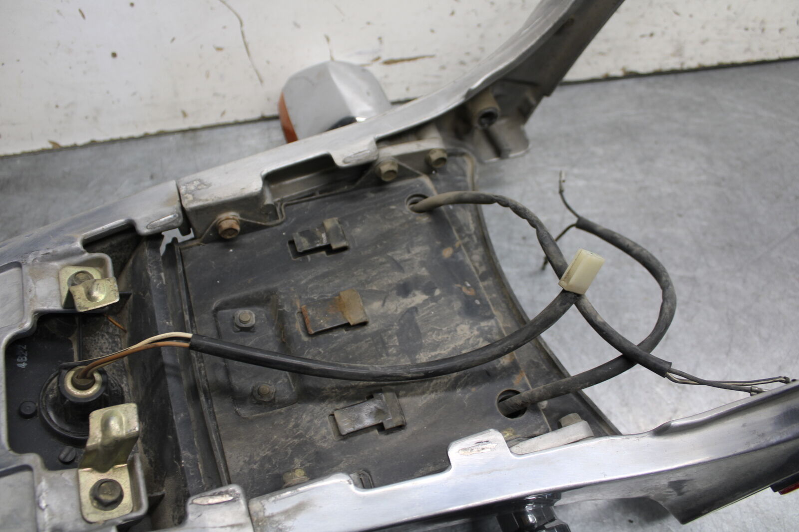 85-86 SUZUKI MADURA 1200 REAR BACK FENDER SUPPORT FRAME SUBFRAME  BB691