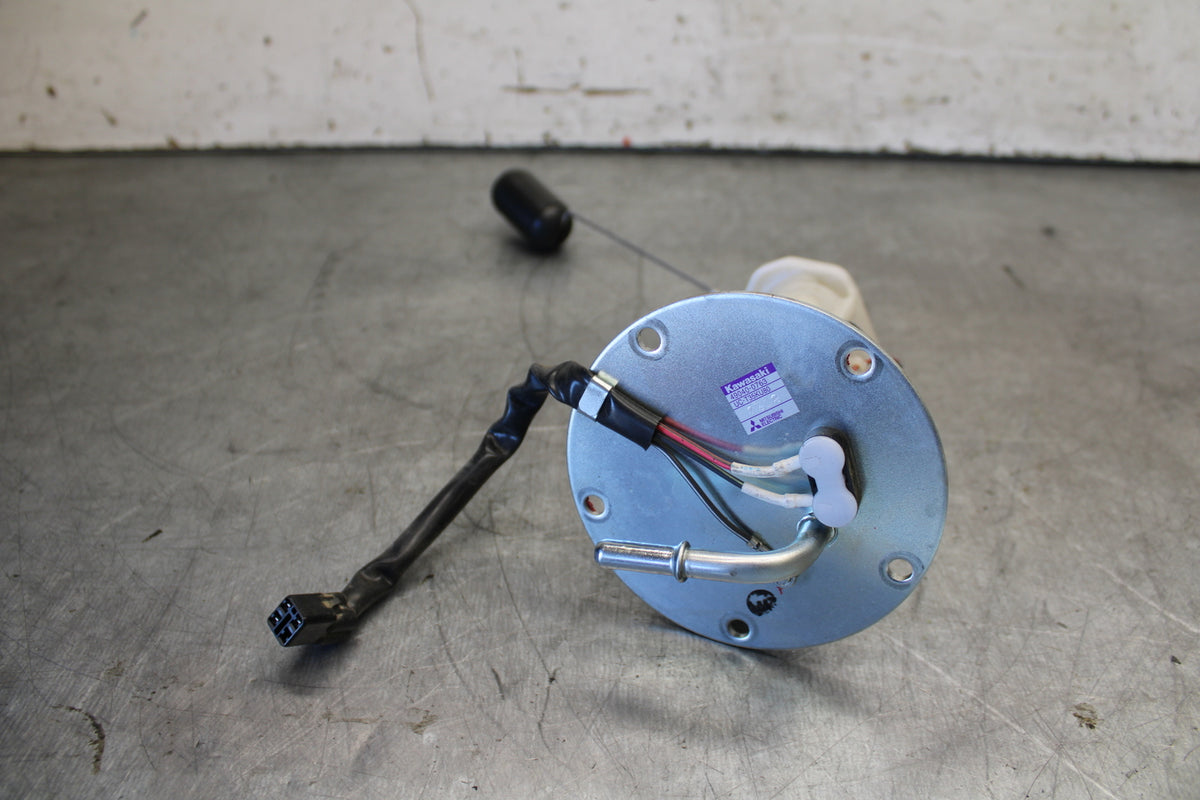 19-22 KAWASAKI Z400 FUEL PUMP GAS PETROL SENDER UNIT BB708