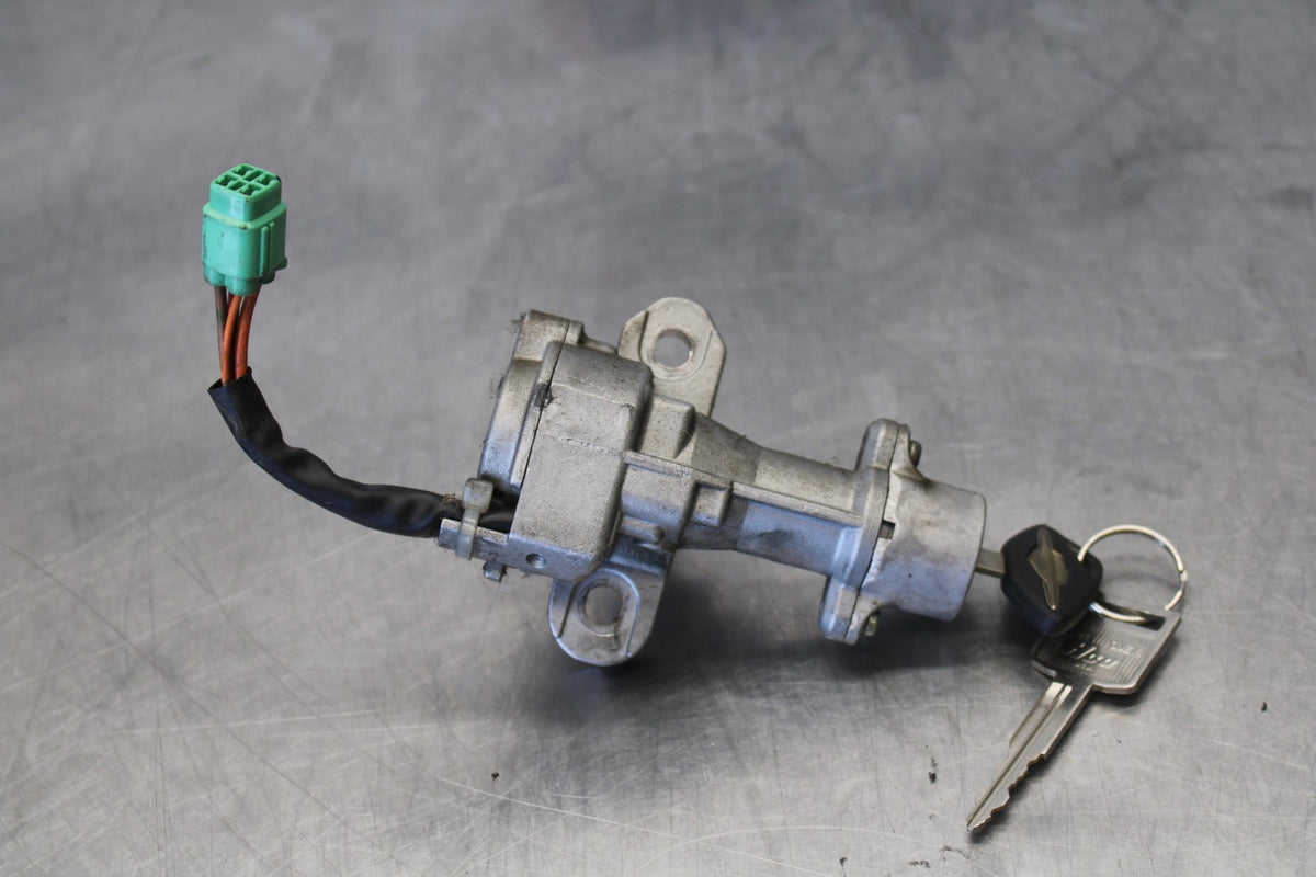 07 SUZUKI BOULEVARD M50 IGNITION LOCK KEY SET W/ GAS CAP AND SEAT LOCK BB897