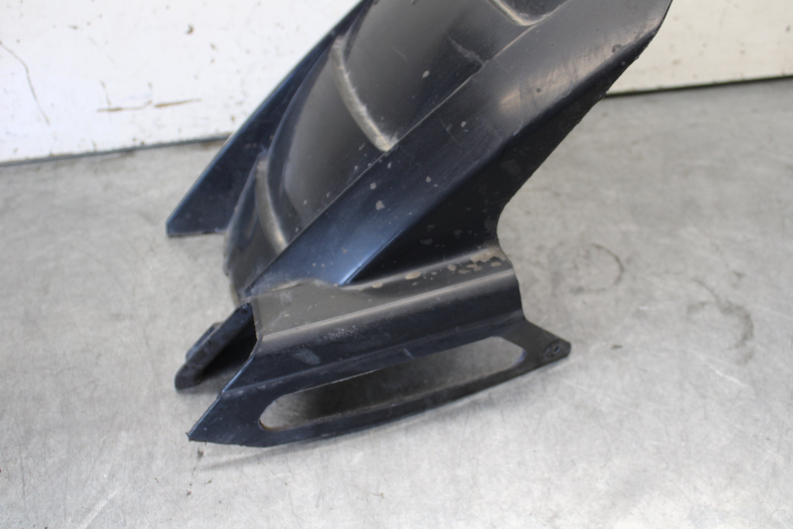 03-04 KAWASAKI NINJA ZX6RR REAR BACK WHEEL TIRE HUGGER FENDER BB684