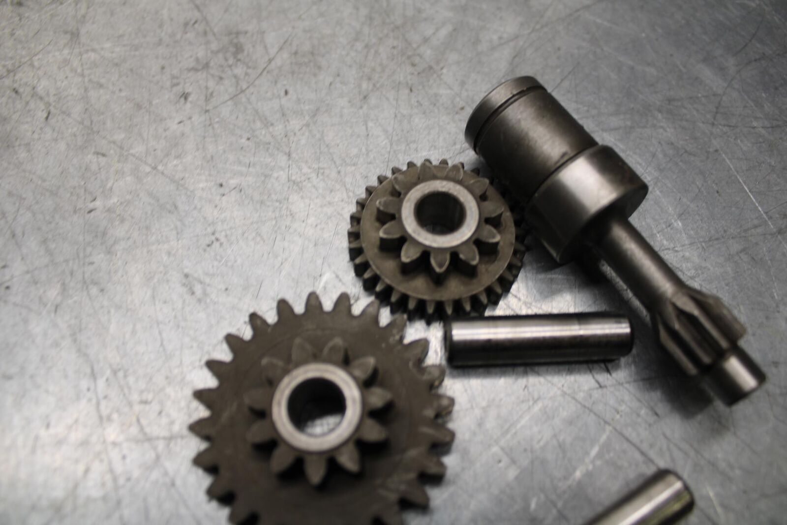 89-90 YAMAHA FZR600 ENGINE MOTOR IDLER IDLING GEAR BB76