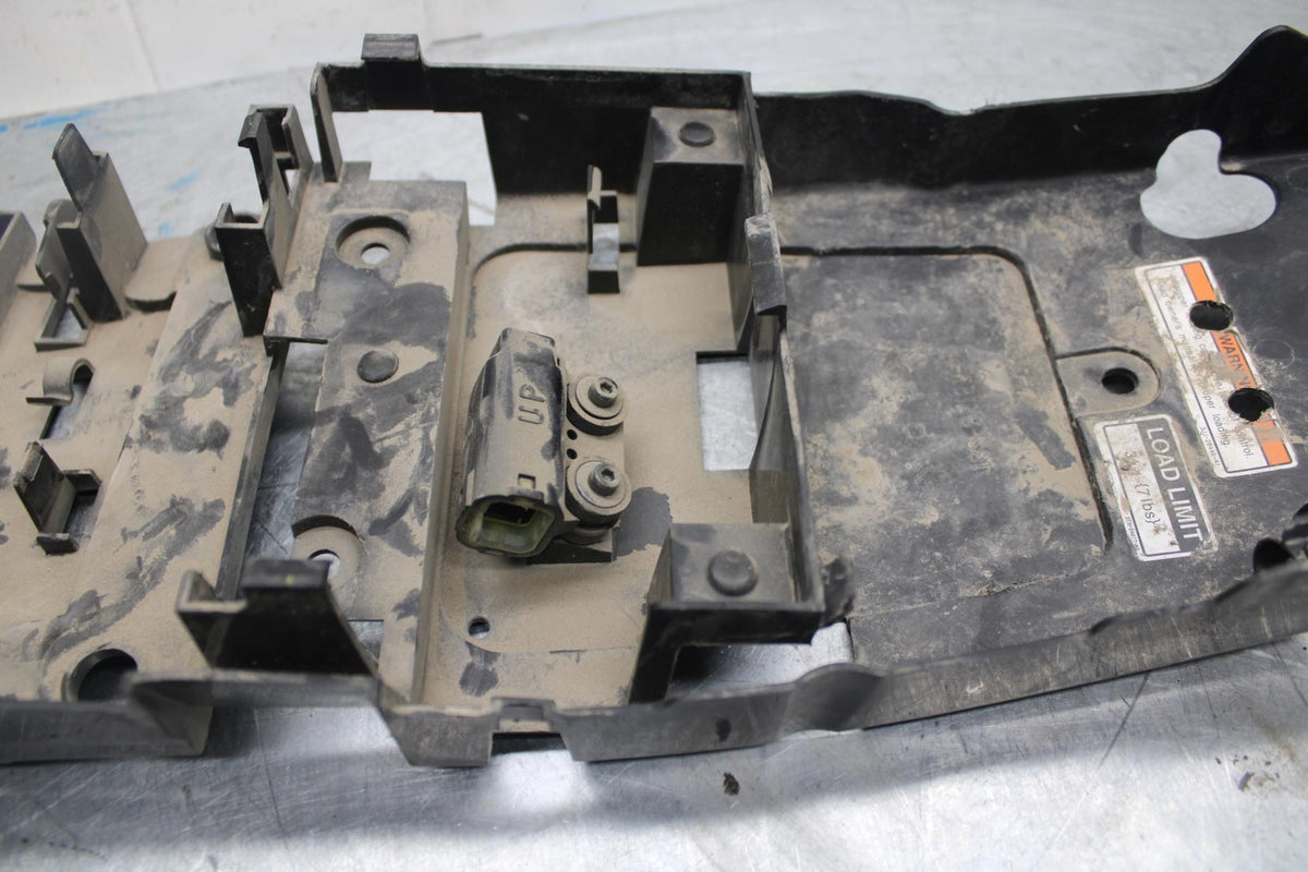 07 YAMAHA YZF R6 2c0 REAR BACK TAIL UNDERTAIL BATTERY TRAY PLASTIC BB423
