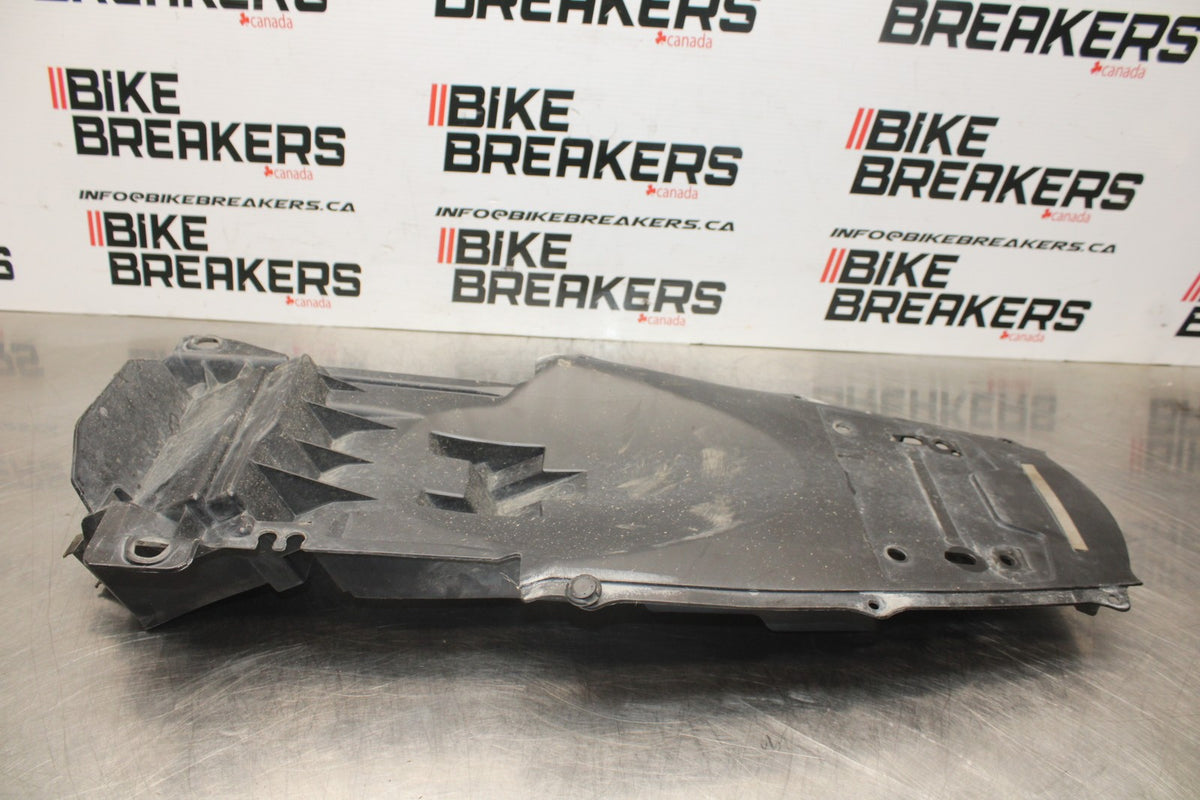 04-05 SUZUKI GSXR600 REAR BACK TAIL UNDERTAIL BATTERY TRAY PLASTIC BB792