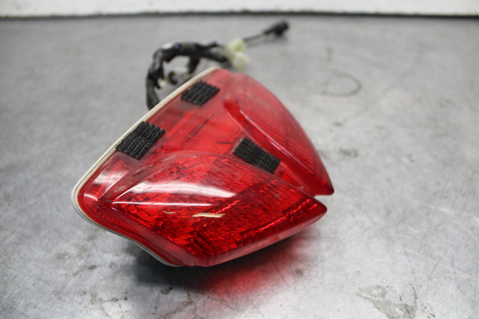 08-10 SUZUKI GSXR750 REAR TAIL TAILLIGHT BACK BRAKE LIGHT BB476