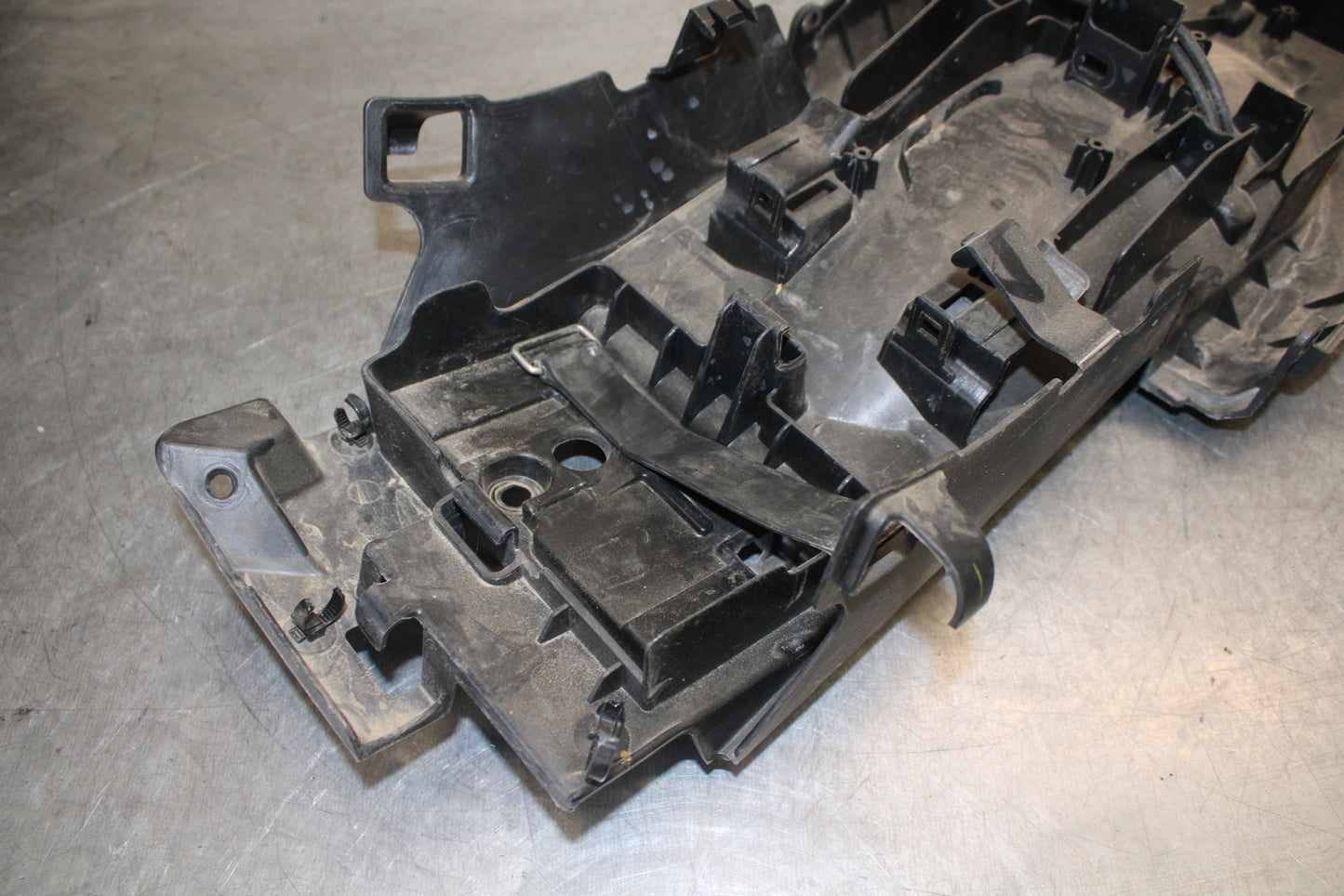 13-15 HONDA CBR500R REAR TAIL UNDERTAIL BATTERY TRAY PLASTIC 80105-MGZ-J00 BB704