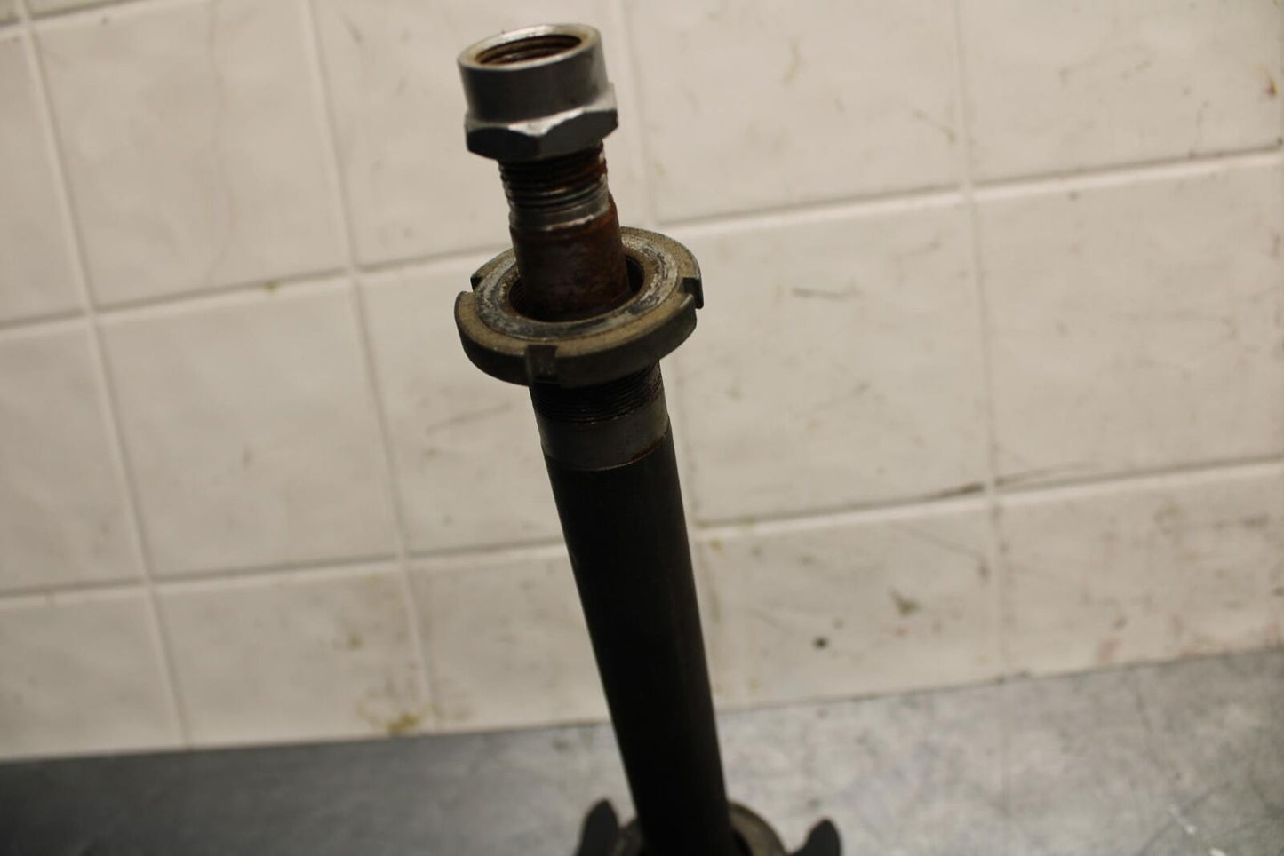 75 SUZUKI GT 550 FRONT FORKS CLAMP LOWER TRIPLE TREE STEM BB72