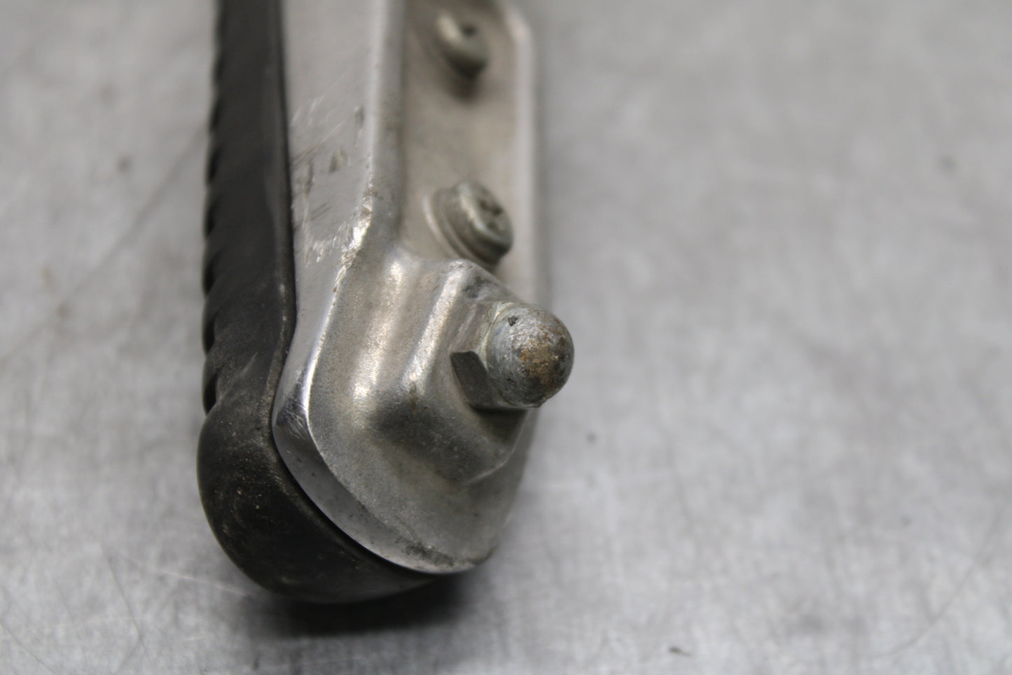 00-02 KAWASAKI NINJA ZX6R LEFT FRONT FOOT REST PEG STEP BB750