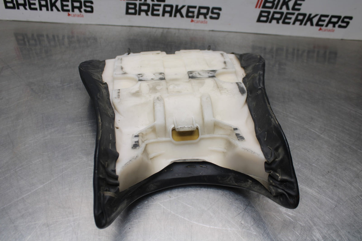 08-09 YAMAHA YZF R6S FRONT DRIVERS SEAT PAD SADDLE PILLION BB796