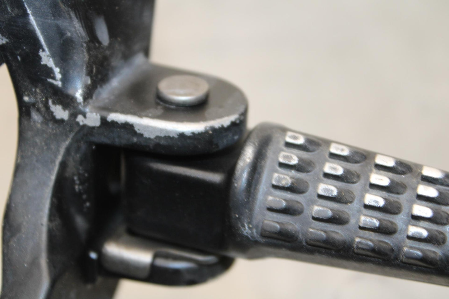 2000 Kawasaki Ninja ZX12R ZX1200A LEFT REAR BACK PASSENGER PEG 35063-1064