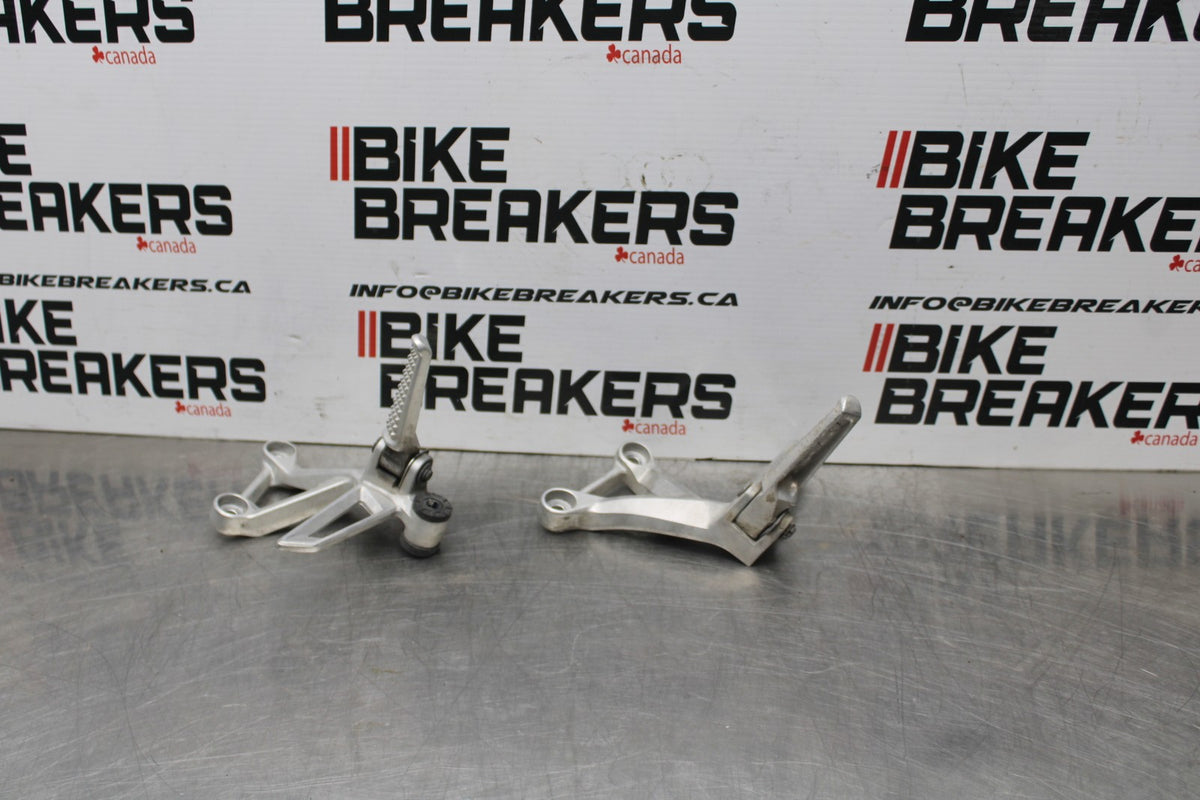 18 HONDA CB500F REAR BACK PASSENGER PEG SET PAIR BB861