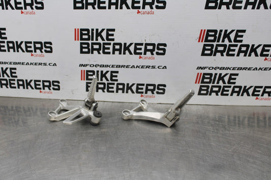 18 HONDA CB500F REAR BACK PASSENGER PEG SET PAIR BB861