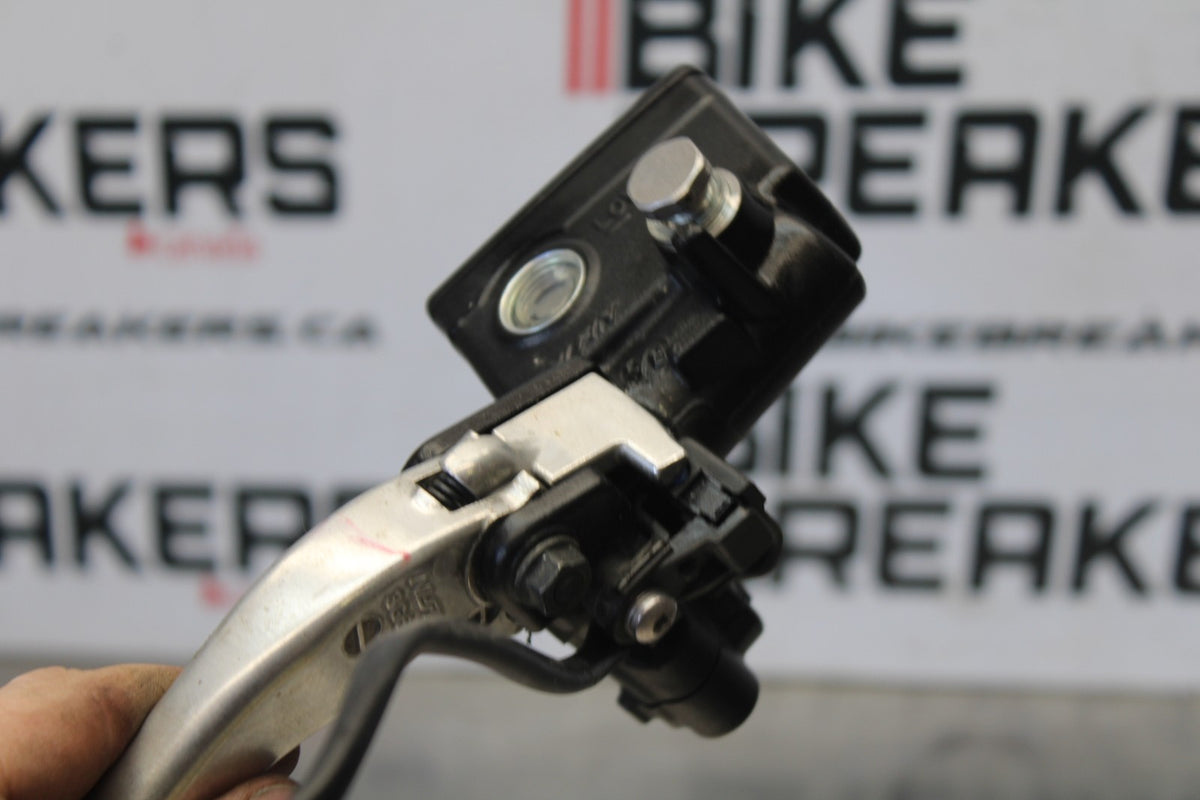 20 TRIUMPH STREET TRIPLE 765 FRONT BRAKE MASTER CYLINDER w/ LEVER BB864