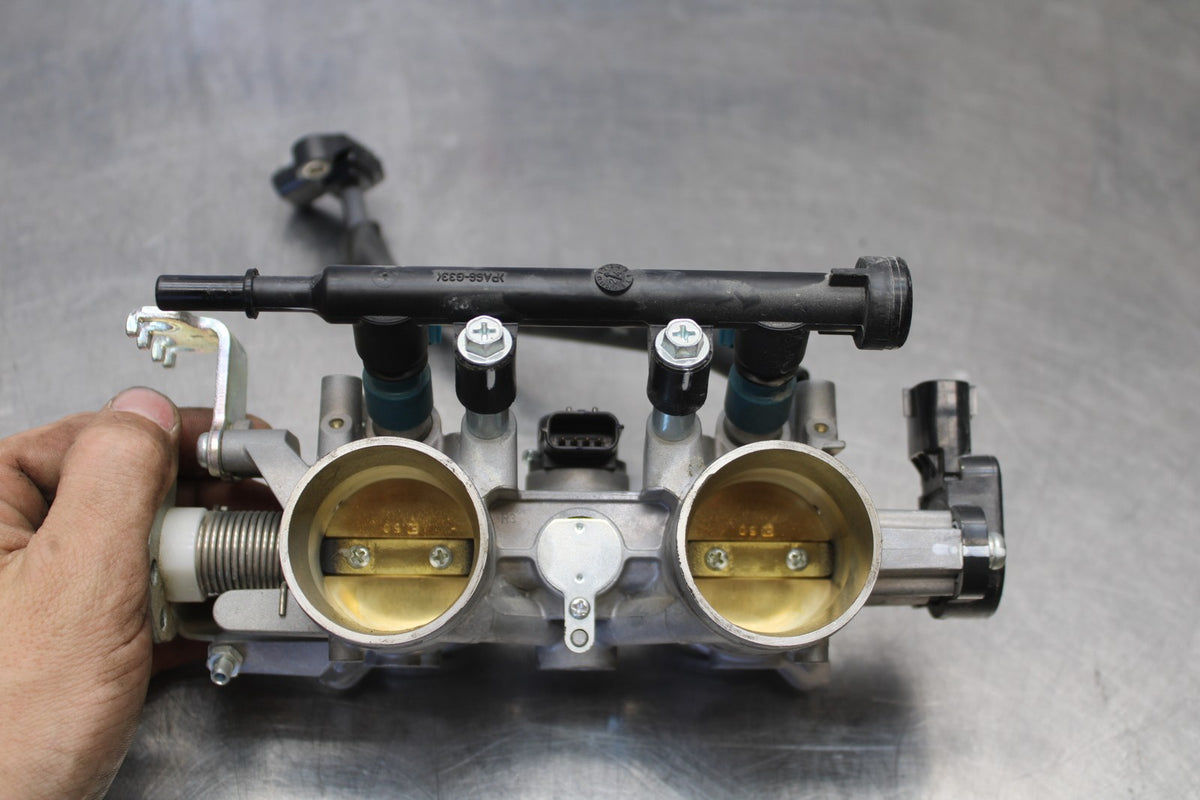22-25 YAMAHA YZF R7 MAIN FUEL INJECTORS / THROTTLE BODIES BB182