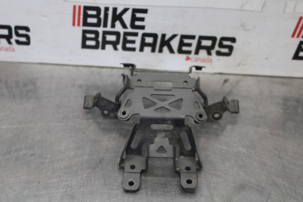 25 KAWASAKI Z900 UPPER FAIRING GAUGES STAY BRACKET BB928