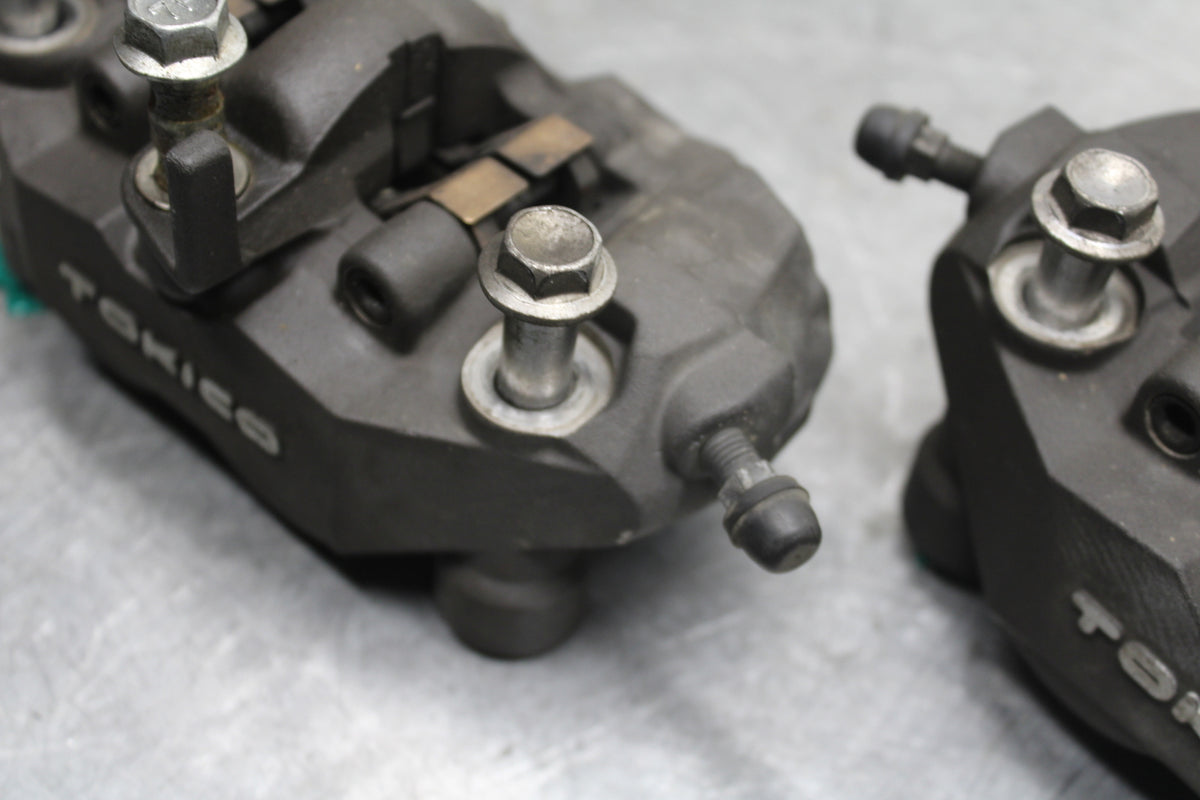 06-07 SUZUKI GSXR750 RIGHT LEFT FRONT BRAKE CALIPER SET PAIR CALIPERS BB670