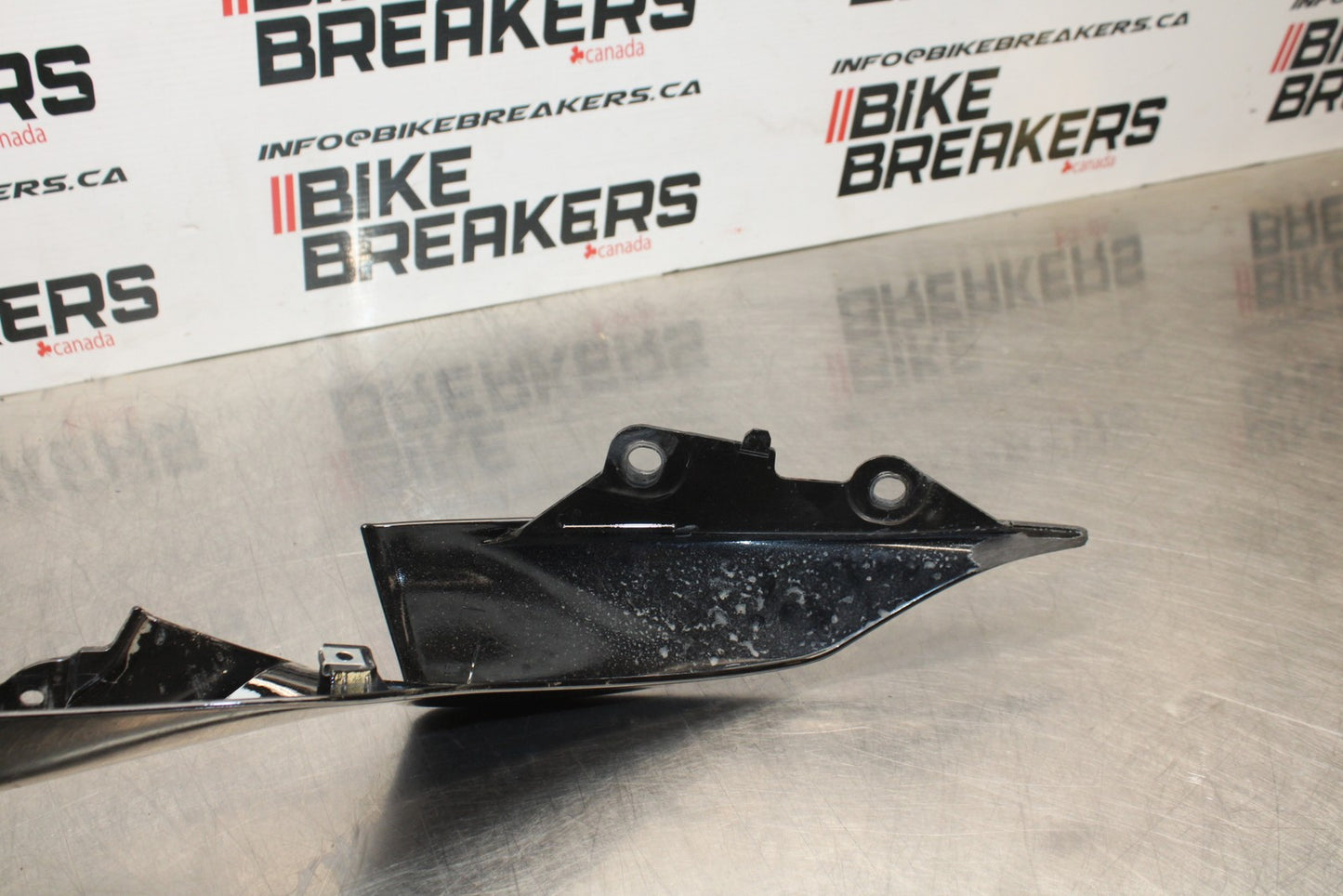 22-25 YAMAHA YZF R7 RIGHT REAR BACK TAIL FAIRING COWL SHROUD BB769