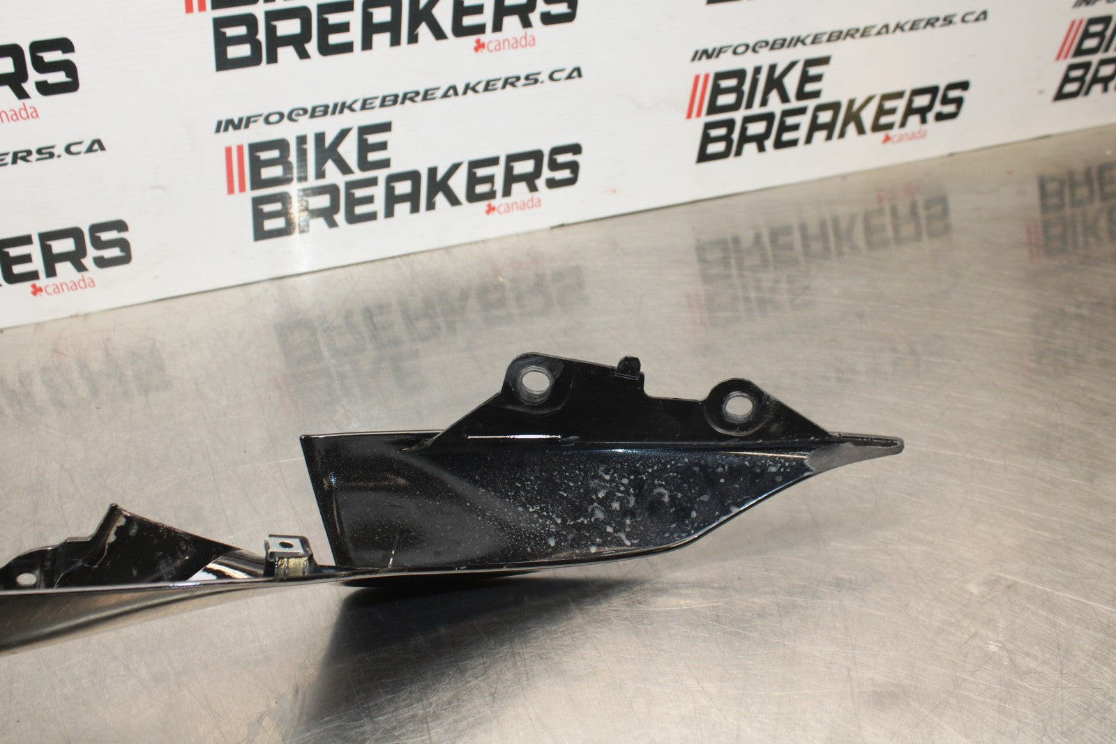 22-25 YAMAHA YZF R7 RIGHT REAR BACK TAIL FAIRING COWL SHROUD BB769