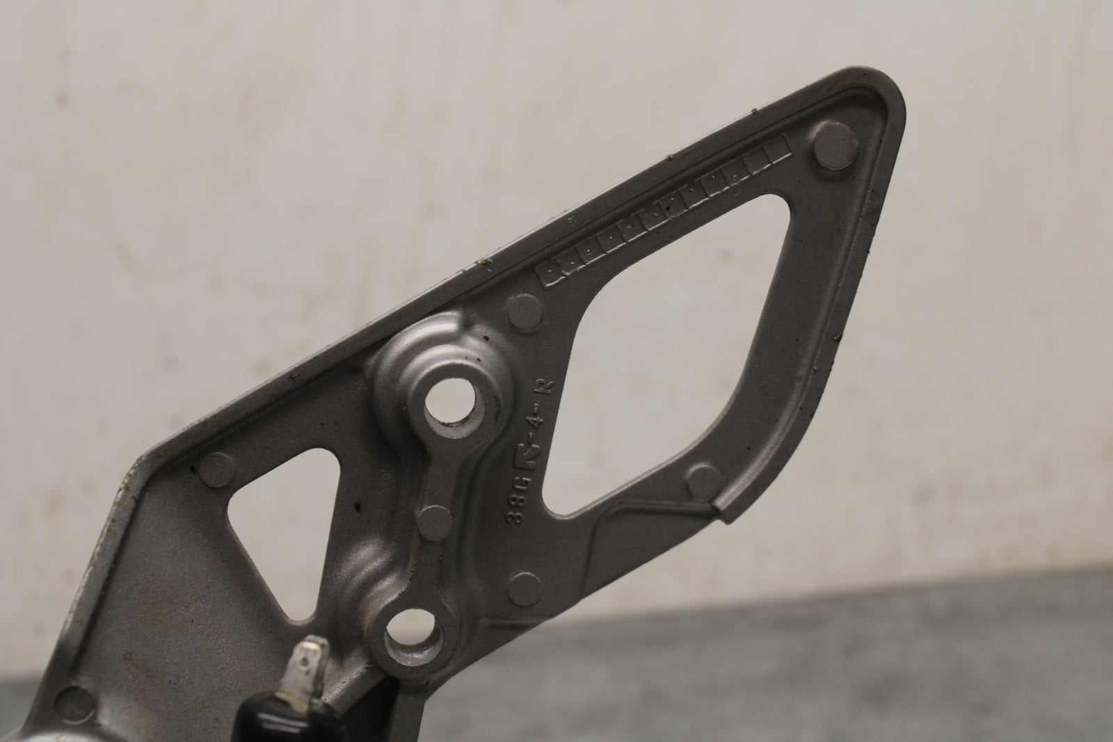 13-16 SUZUKI BANDIT 1250S ABS RIGHT REARSET DRIVER FOOT PEG REST STOP BB134