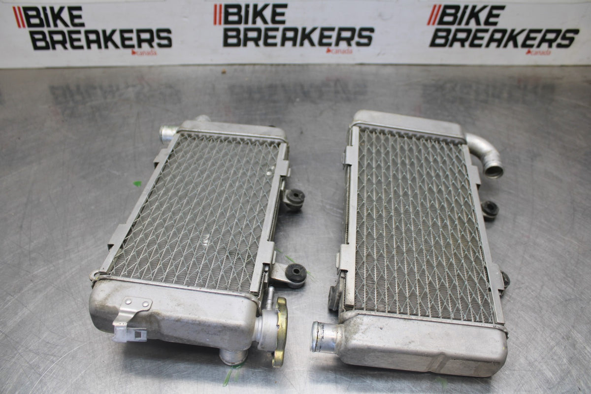 98-05 HONDA SUPER HAWK 1000 VTR1000F ENGINE RADIATOR MOTOR COOLER SET PAIR BB924