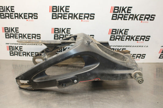 05 YAMAHA YZF R6 REAR SWINGARM BACK SUSPENSION SWING ARM BB858