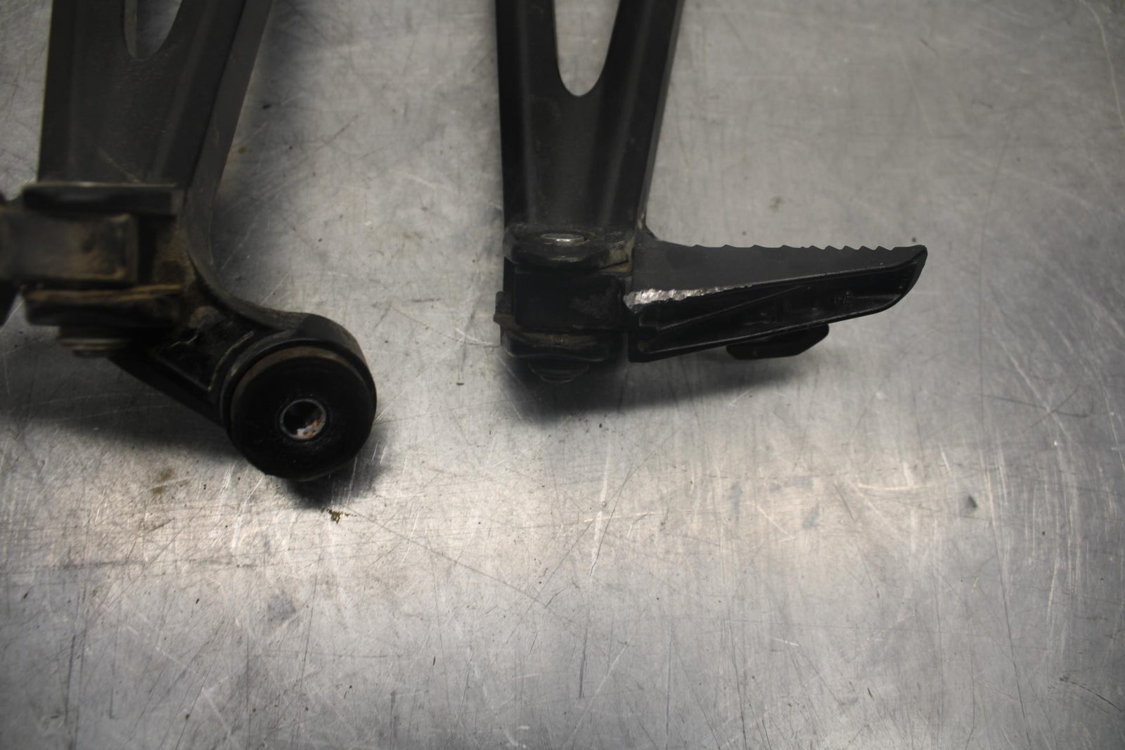 15-21 SUZUKI GSXR600 REAR BACK PASSENGER PEG SET PAIR BB460